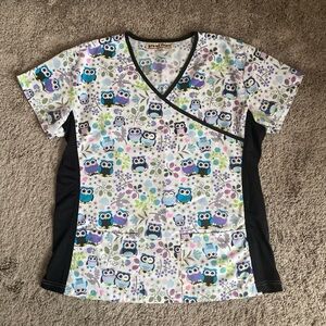 Green Town Women's Medical Owl Print Scrub Top - Multicolor size M